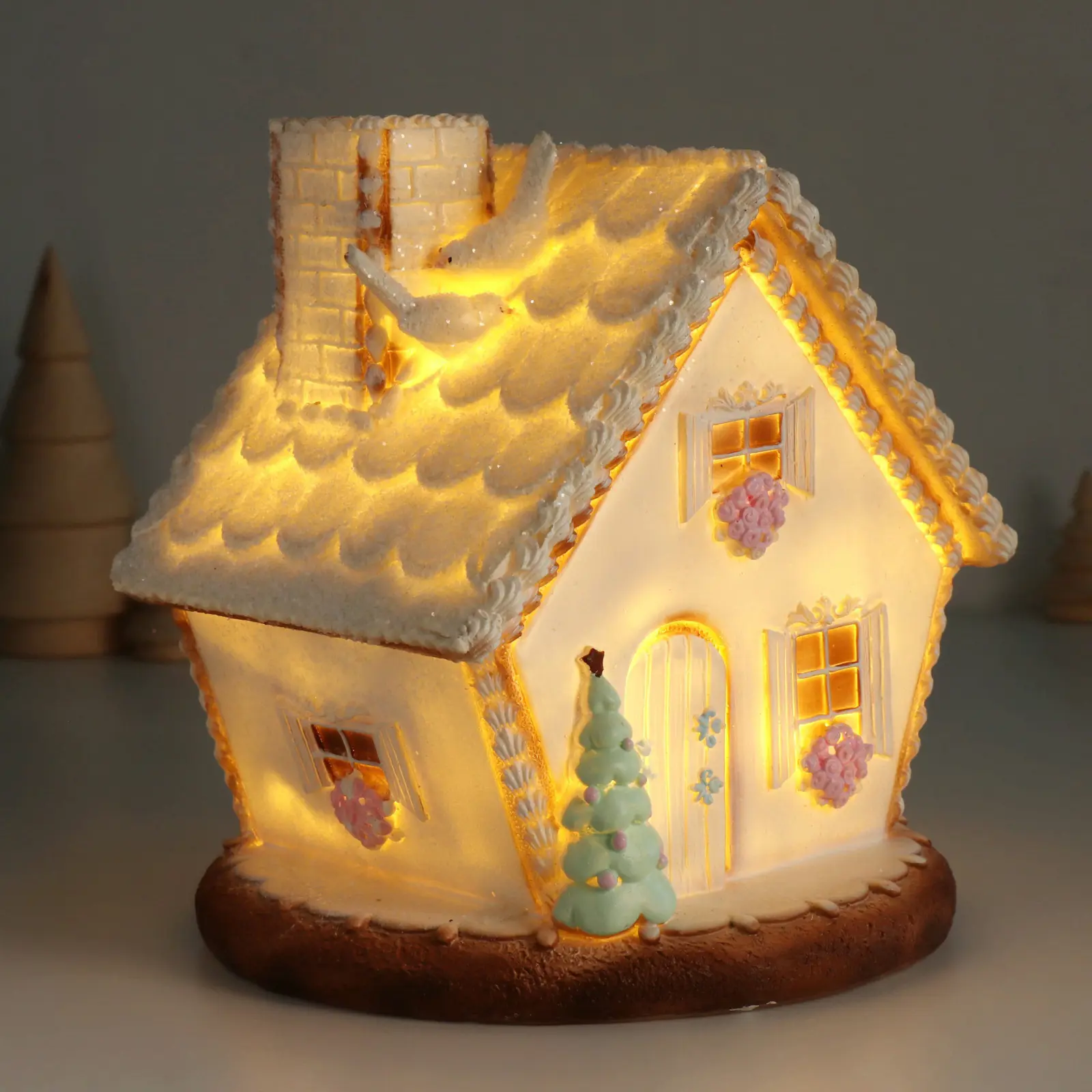 Изображение товара Электрическая светящаяся фигура Сима-Ленд 10323675 Пряничный домик с узорами с птицами 16.5x16x17 см