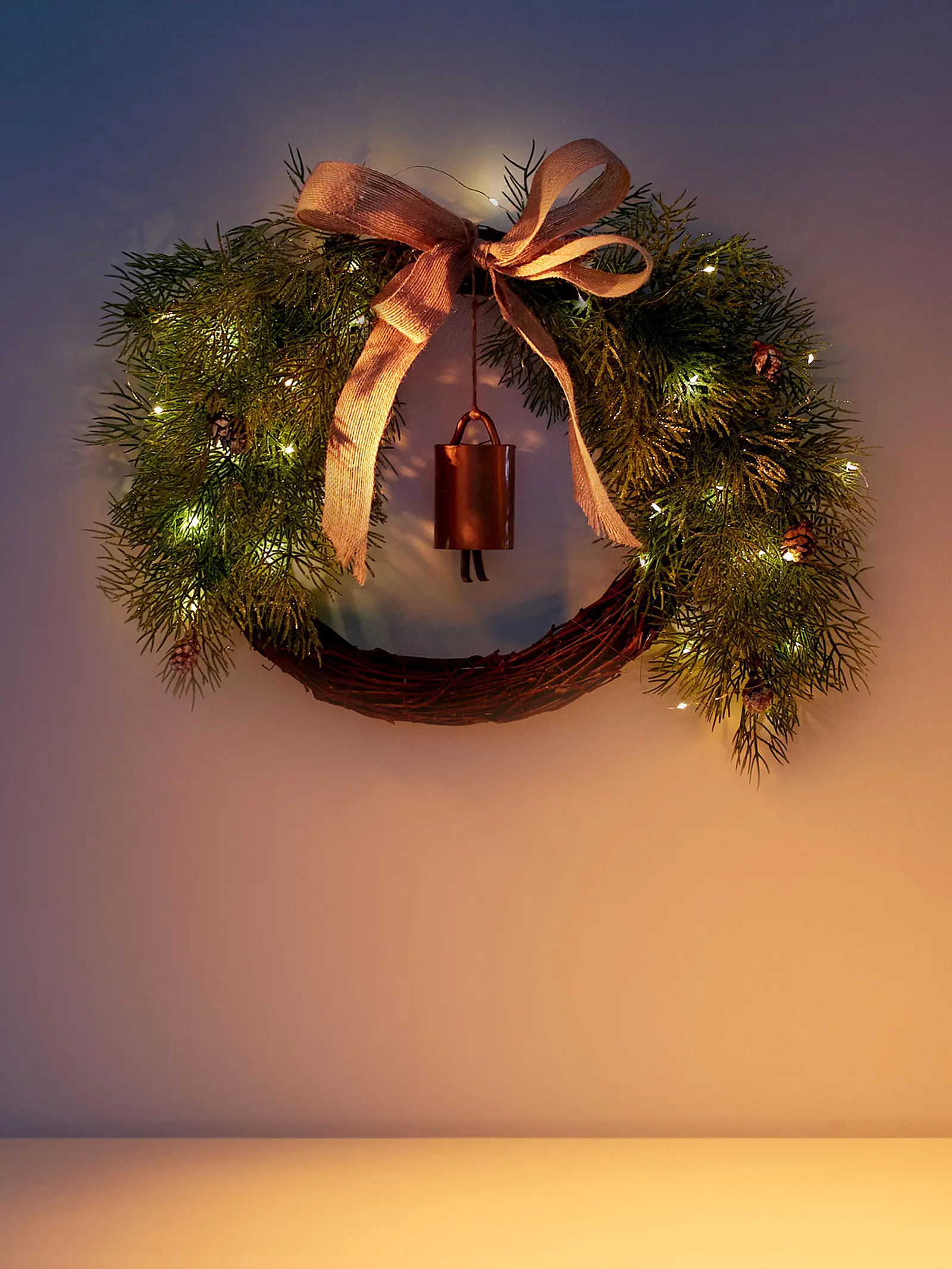 Изображение товара Декоративный венок Luazon Lighting 10875981 Ель с колокольчиком d55 см теплый белый