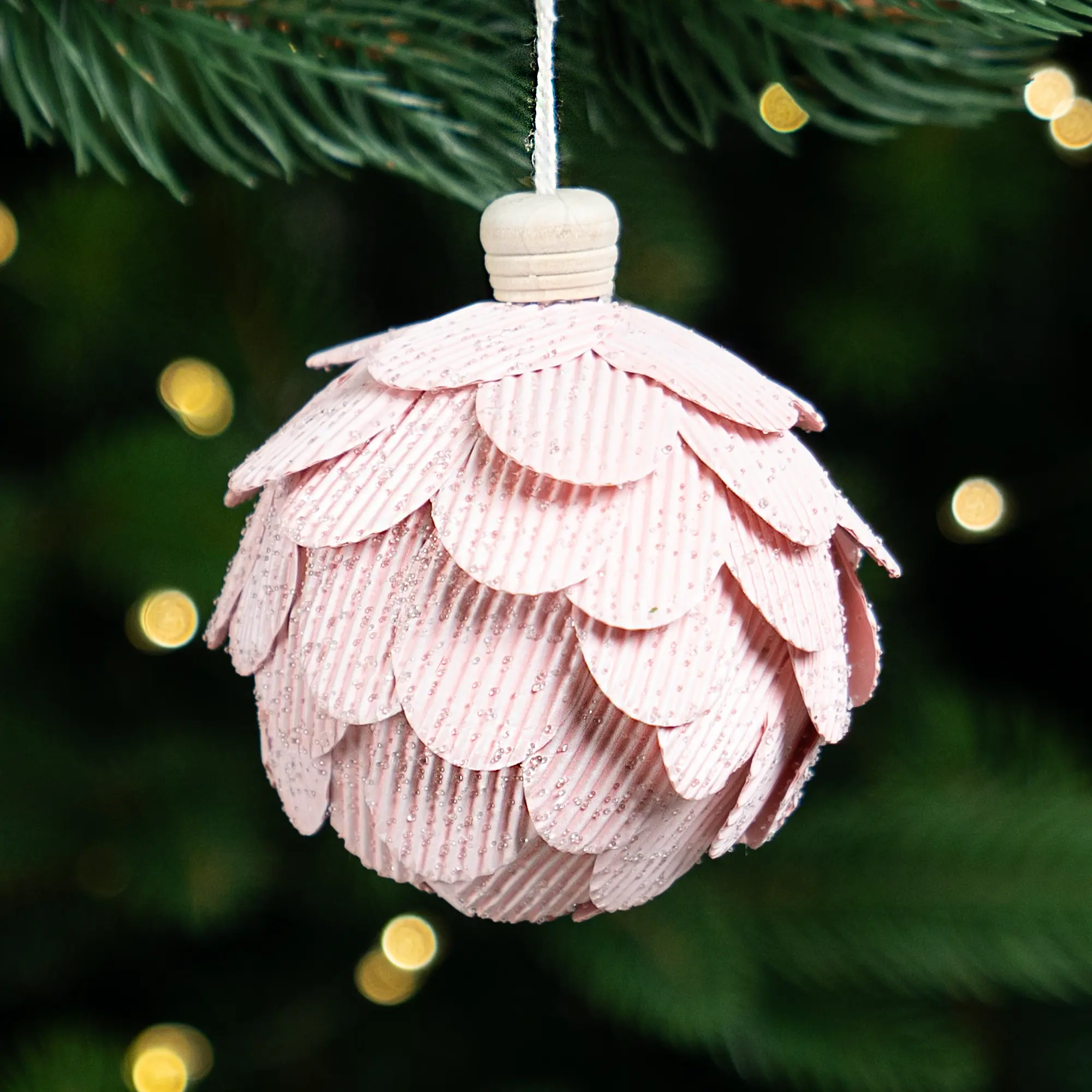 Изображение товара Шар елочный KREAFORTA с лепестками ø8 см розовый