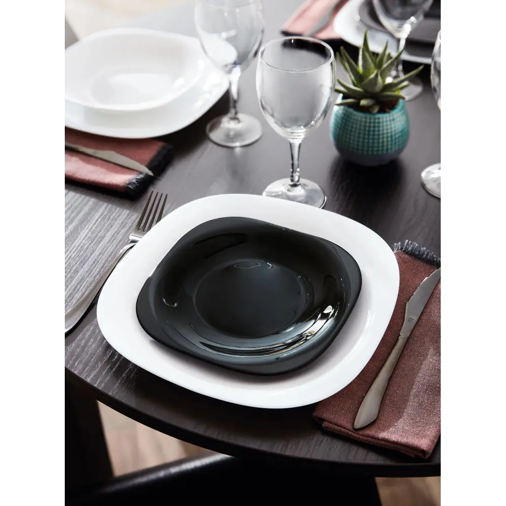 Фото 4 Тарелка десертная Luminarc Carine Black Г8509, 19 см Фото 4 Тарелка десертная Luminarc Carine Black Г8509, 19 см