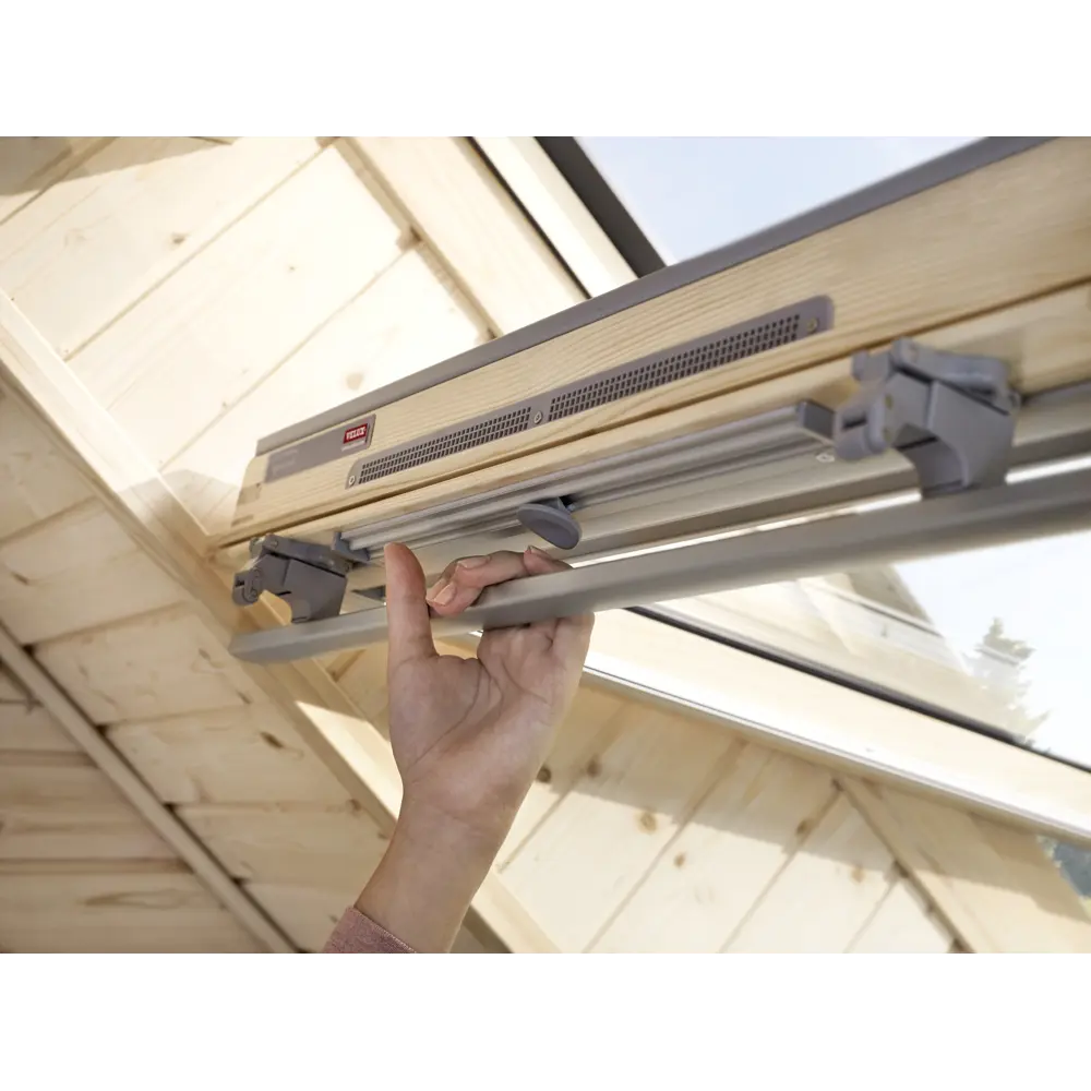 Фото 6 Окно мансардное Velux GZR CR02 3050 дерево/алюминий 55x78 см Фото 6 Окно мансардное Velux GZR CR02 3050 дерево/алюминий 55x78 см