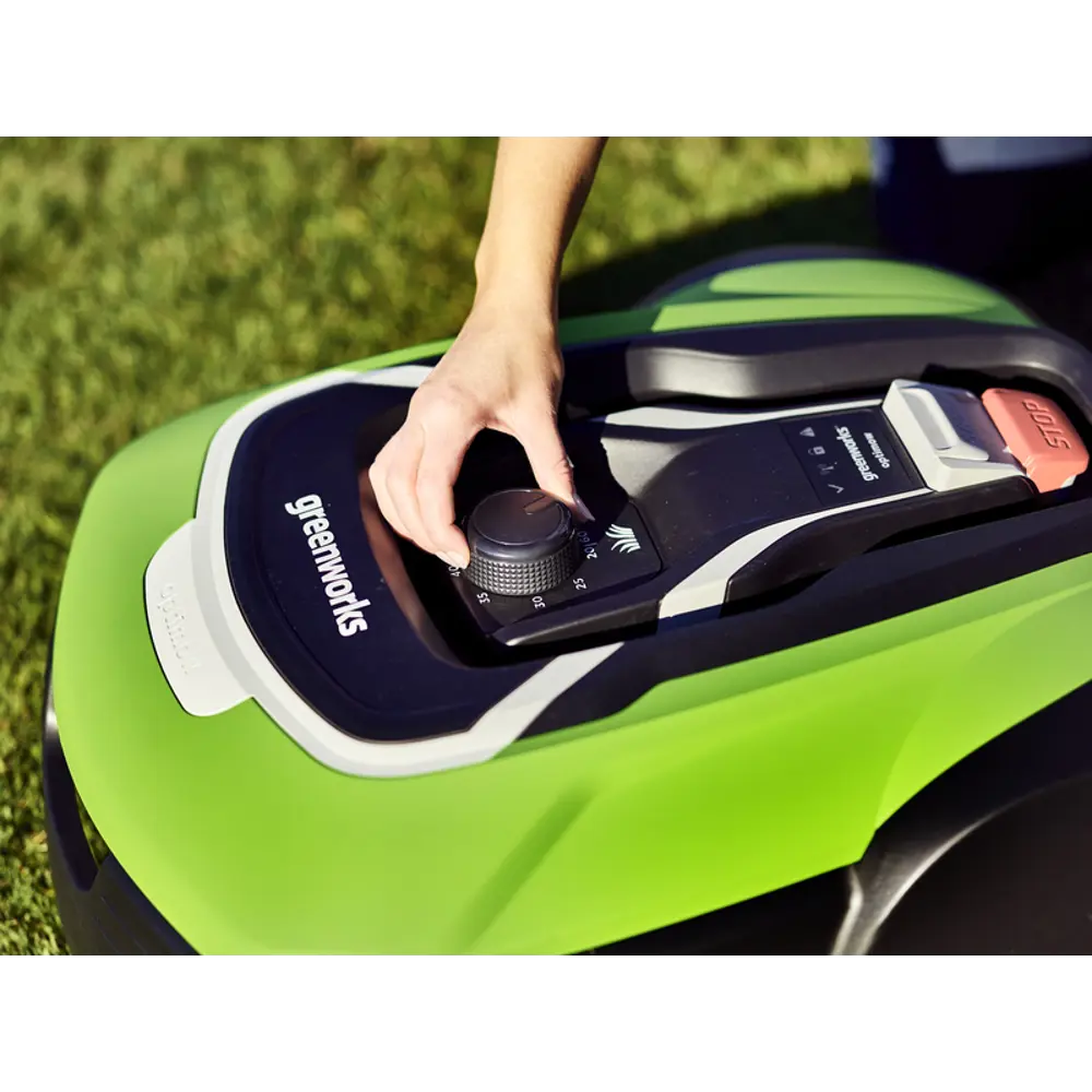 Фото 4 Робот газонокосилка Greenworks 2505507 24 В 22 см Фото 4 Робот газонокосилка Greenworks 2505507 24 В 22 см