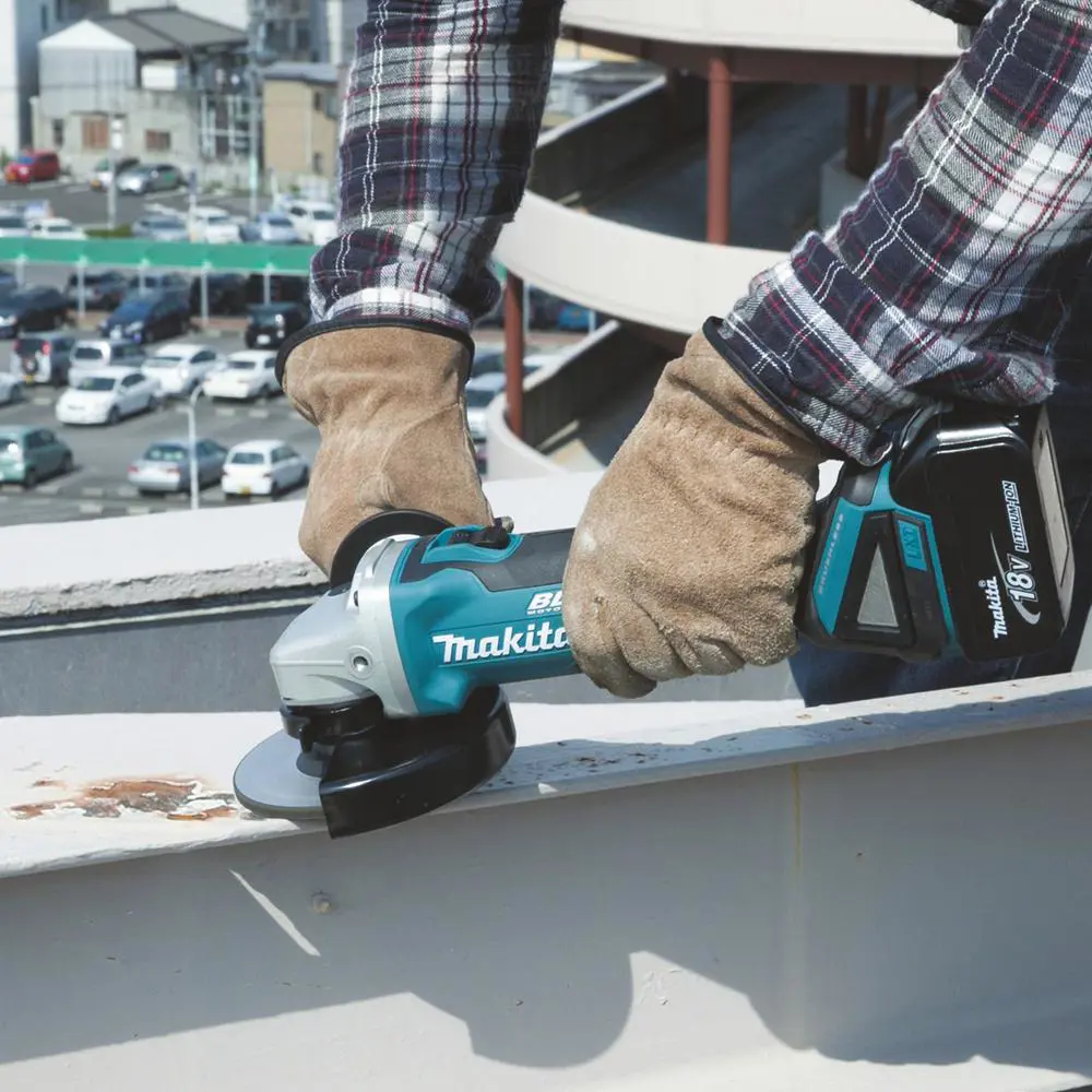 Фото 2 УШМ аккумуляторная бесщеточная Makita DGA506RME 82086280, 18 В Li-Ion 2x4 Ач, 125 мм Фото 2 УШМ аккумуляторная бесщеточная Makita DGA506RME 82086280, 18 В Li-Ion 2x4 Ач, 125 мм
