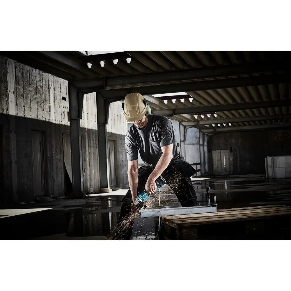 Фото 3 УШМ аккумуляторная бесщеточная Makita DGA506RME 82086280, 18 В Li-Ion 2x4 Ач, 125 мм Фото 3 УШМ аккумуляторная бесщеточная Makita DGA506RME 82086280, 18 В Li-Ion 2x4 Ач, 125 мм