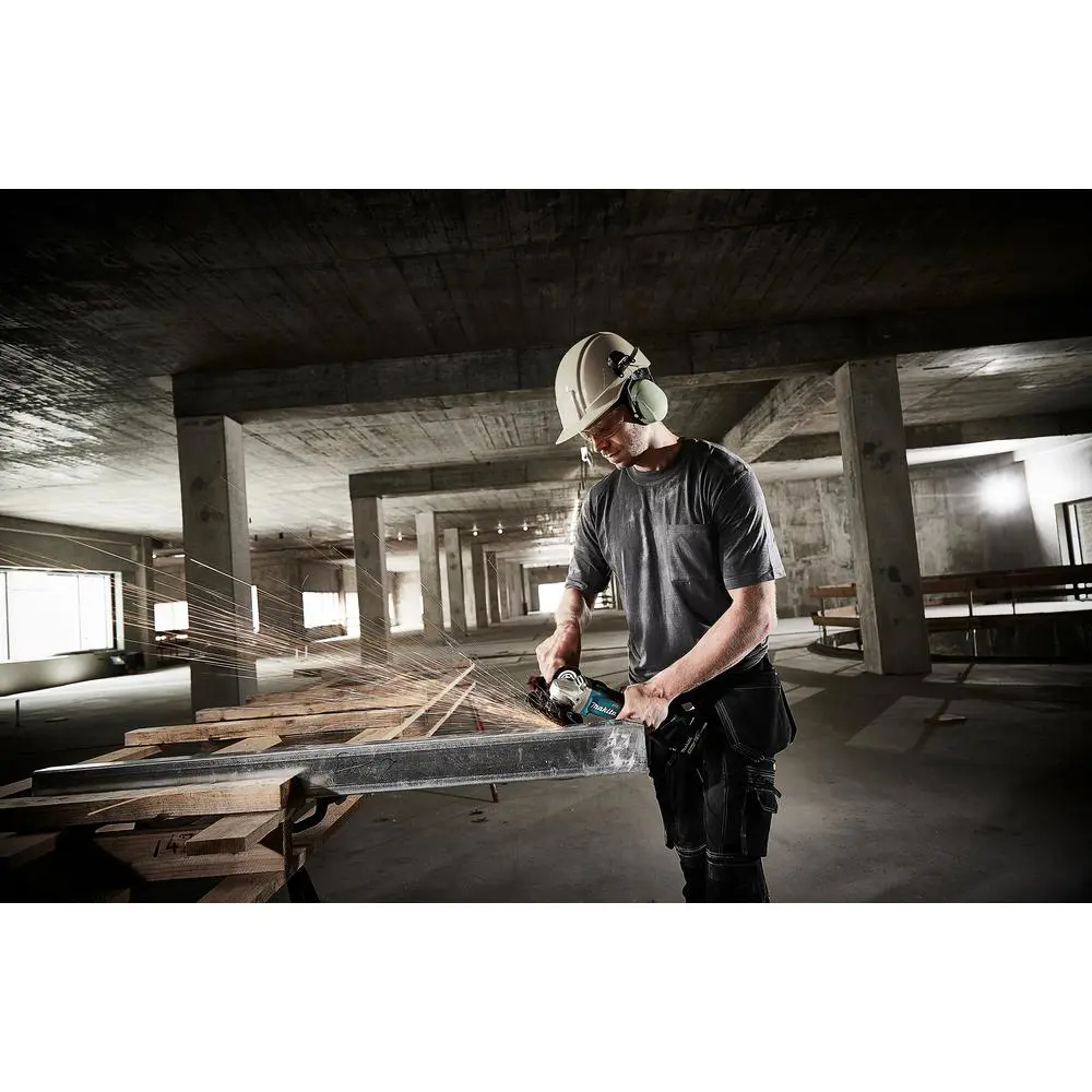 Фото 4 УШМ аккумуляторная бесщеточная Makita DGA506RME 82086280, 18 В Li-Ion 2x4 Ач, 125 мм Фото 4 УШМ аккумуляторная бесщеточная Makita DGA506RME 82086280, 18 В Li-Ion 2x4 Ач, 125 мм