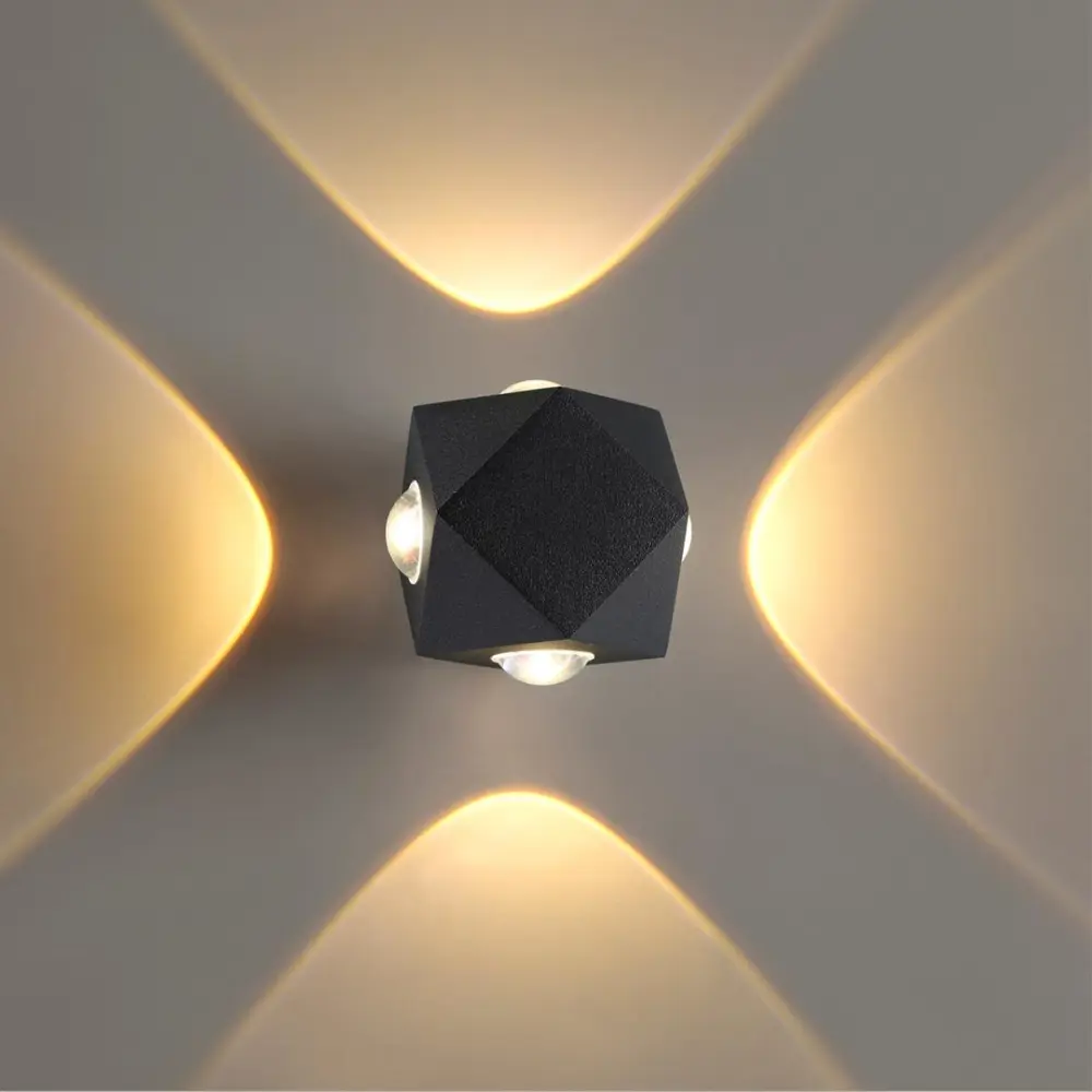 Фото 2 Настенный светильник Odeon Light Diamanta ЛТ_4218/8WL Led 8 Вт 3200 К, цвет черный Фото 2 Настенный светильник Odeon Light Diamanta ЛТ_4218/8WL Led 8 Вт 3200 К, цвет черный