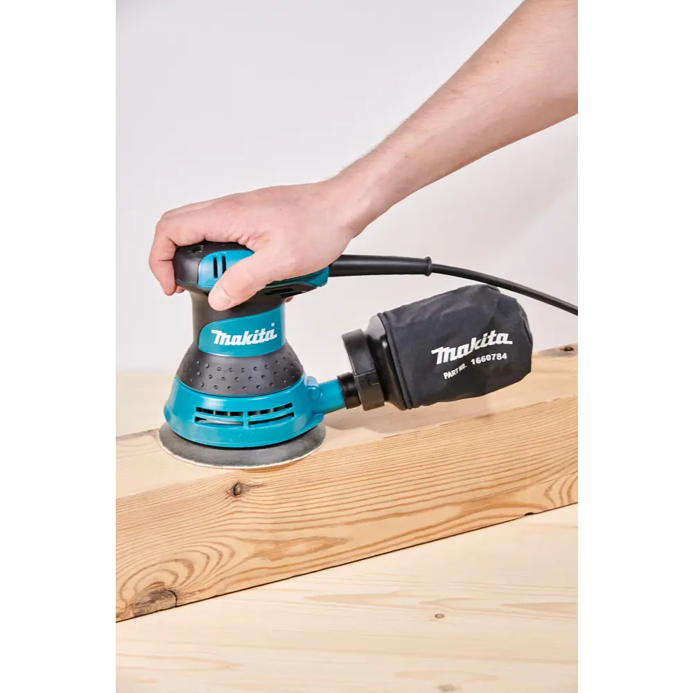 Фото 3 Эксцентриковая шлифмашина Makita BO5030K, 300 Вт, 125 мм Фото 3 Эксцентриковая шлифмашина Makita BO5030K, 300 Вт, 125 мм