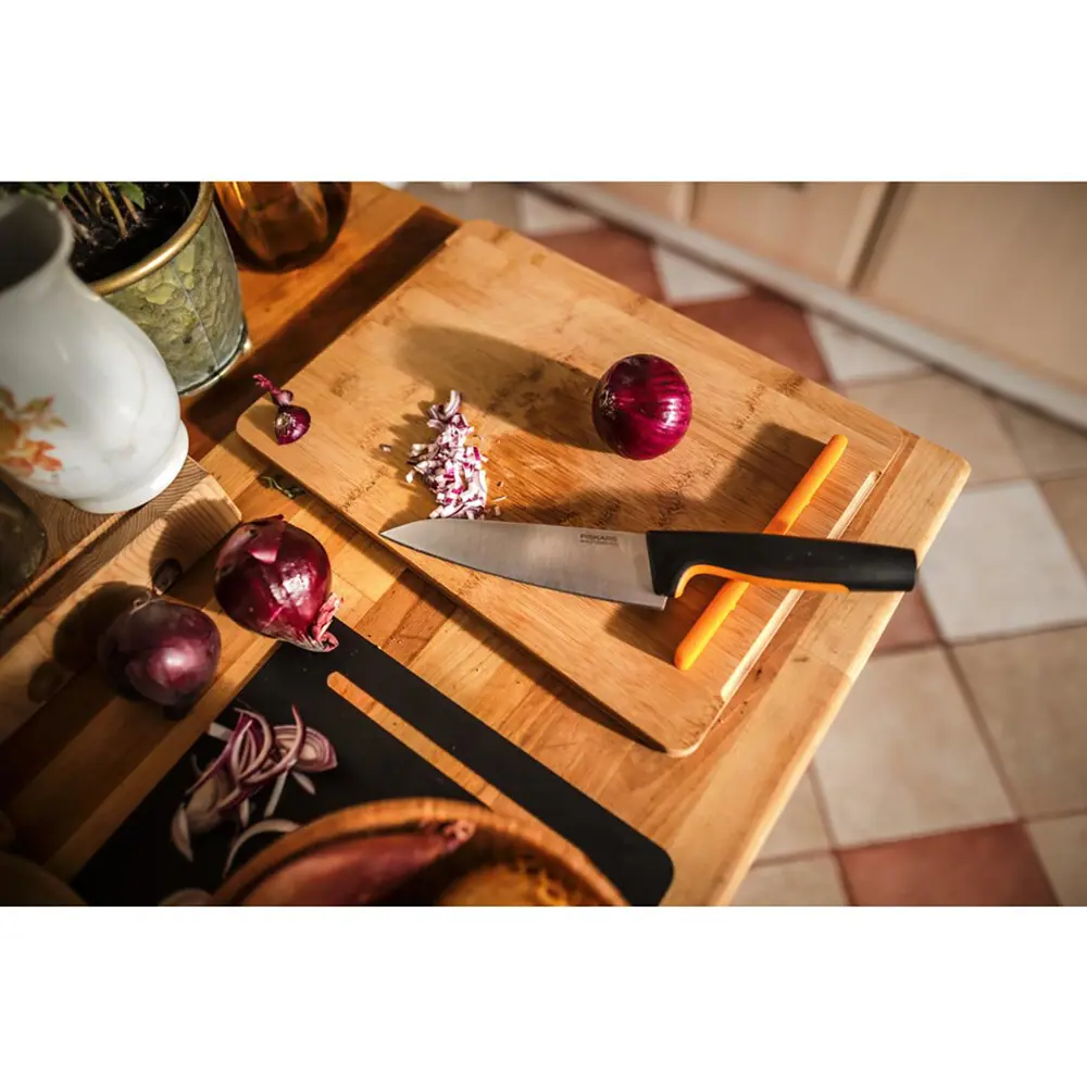 Фото 5 Кухонный нож Fiskars 221331 16.9 см цвет черный Фото 5 Кухонный нож Fiskars 221331 16.9 см цвет черный