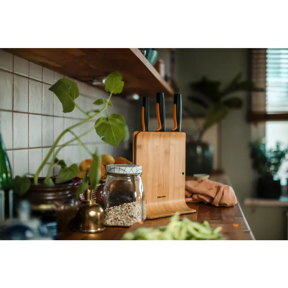 Фото 5 Набор кухонных ножей на подставке 3 шт Fiskars 221347 371мм цвет черный Фото 5 Набор кухонных ножей на подставке 3 шт Fiskars 221347 371мм цвет черный