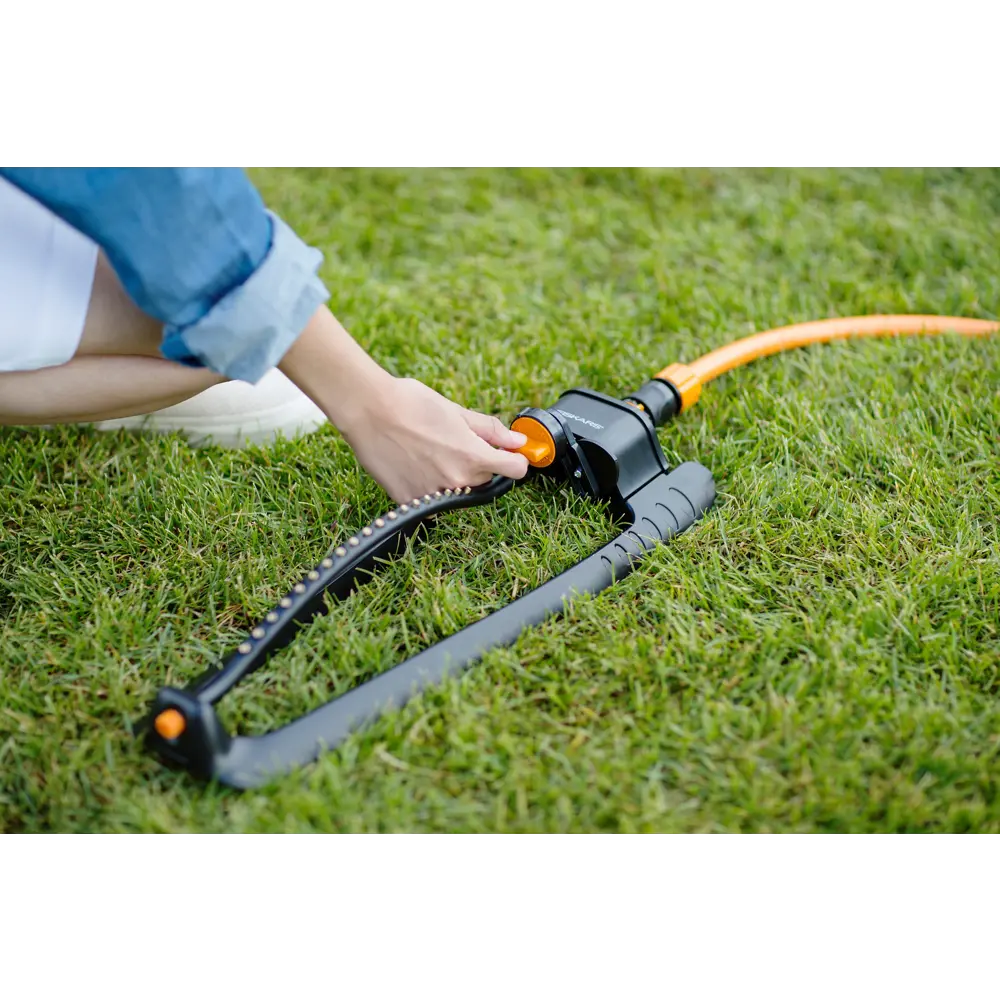 Фото 4 Дождеватель для полива Fiskars осциллирующий 270 (м²) Фото 4 Дождеватель для полива Fiskars осциллирующий 270 (м²)