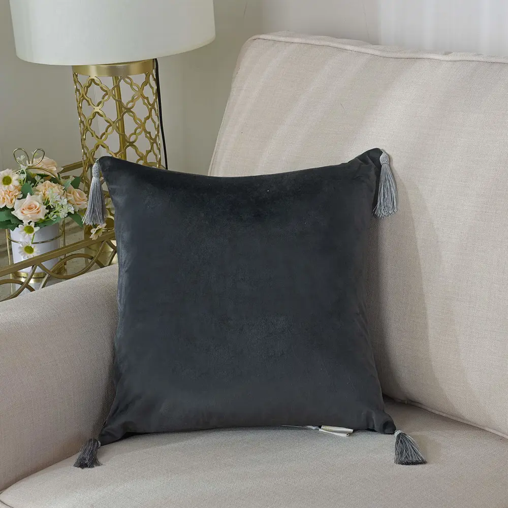 Фото Чехол для декоративной подушки Sofi De Marko Кэтрин антрацит 45x45