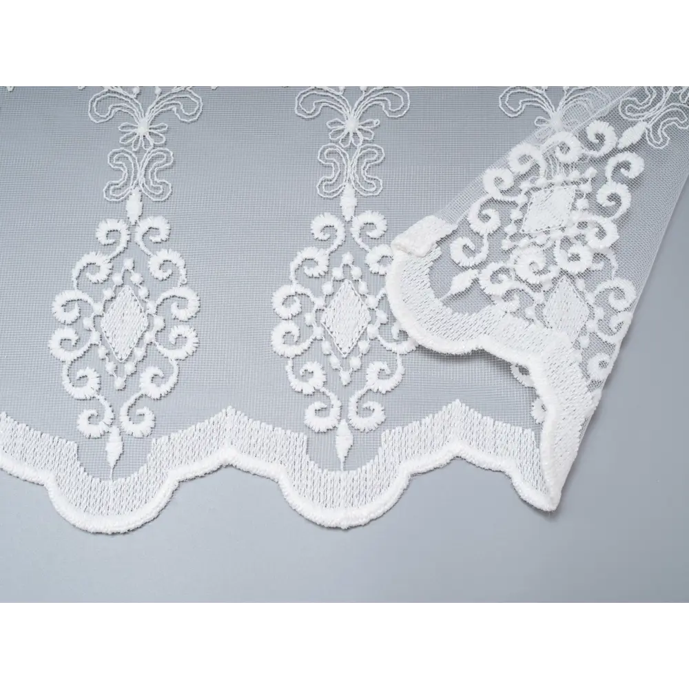 Фото 4 Тюль "Бруно" вышивка на сетке 300x250 цвет белый, на шторной ленте