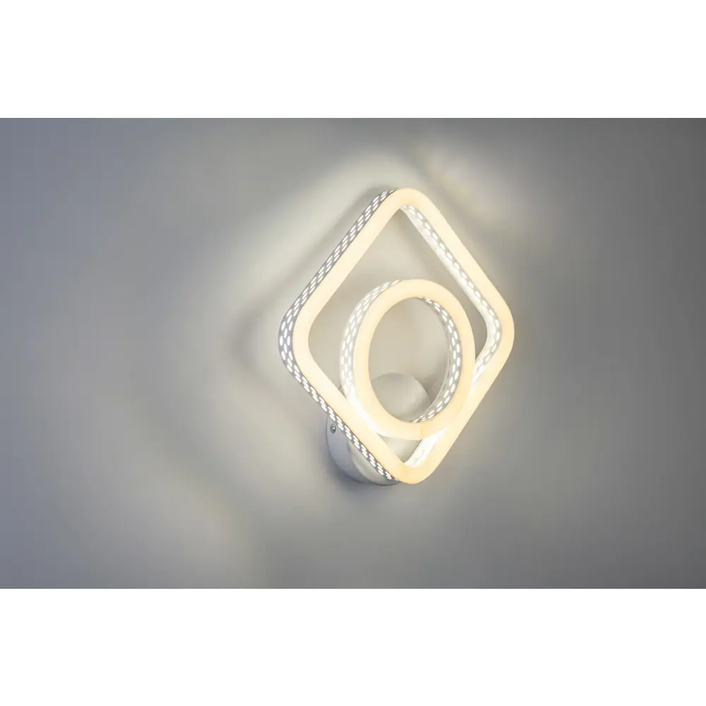 Фото 3 Настенный светильник светодиодный ESCADA 10241/2LED теплый белый свет цвет белый Фото 3 Настенный светильник светодиодный ESCADA 10241/2LED теплый белый свет цвет белый