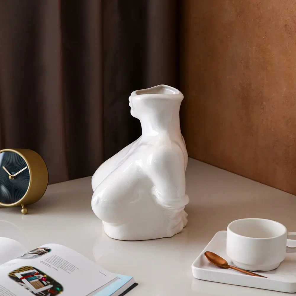 Фото 3 Ваза настольная керамическая "Тело женщины" белая глянцевая, 26 см Фото 3 Ваза настольная керамическая "Тело женщины" белая глянцевая, 26 см