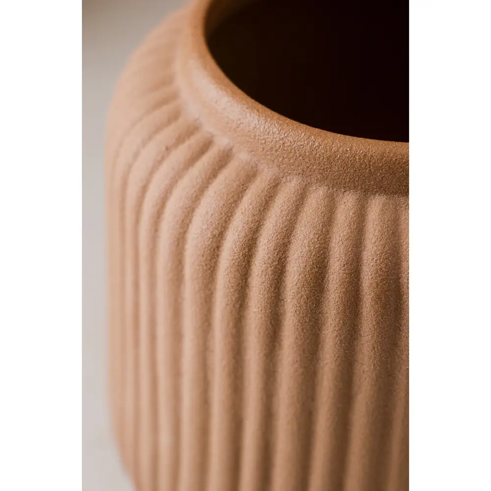 Фото 4 Ваза настольная керамическая "Юта" коричневая матовая 15 см Фото 4 Ваза настольная керамическая "Юта" коричневая матовая 15 см