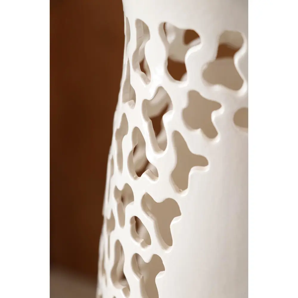 Фото 5 Ваза настольная керамическая "Ромина" сквозная резка, белая, 40 см Фото 5 Ваза настольная керамическая "Ромина" сквозная резка, белая, 40 см