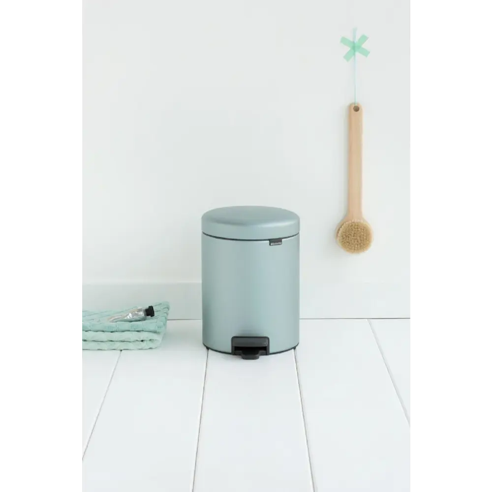 Фото 4 Ведро мусорное Brabantia NewIcon 112942 5л цвет мятный Фото 4 Ведро мусорное Brabantia NewIcon 112942 5л цвет мятный