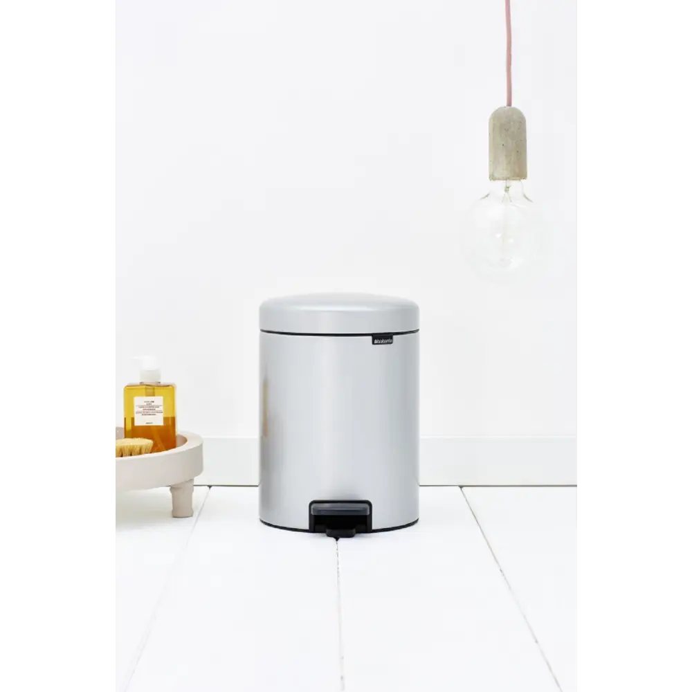 Фото 5 Ведро мусорное Brabantia NewIcon 112904 5л цвет серый металлик Фото 5 Ведро мусорное Brabantia NewIcon 112904 5л цвет серый металлик