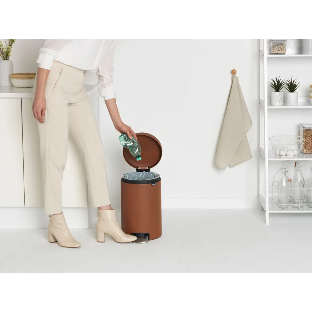 Фото 8 Ведро мусорное Brabantia NewIcon 304521 12л цвет коричневый Фото 8 Ведро мусорное Brabantia NewIcon 304521 12л цвет коричневый