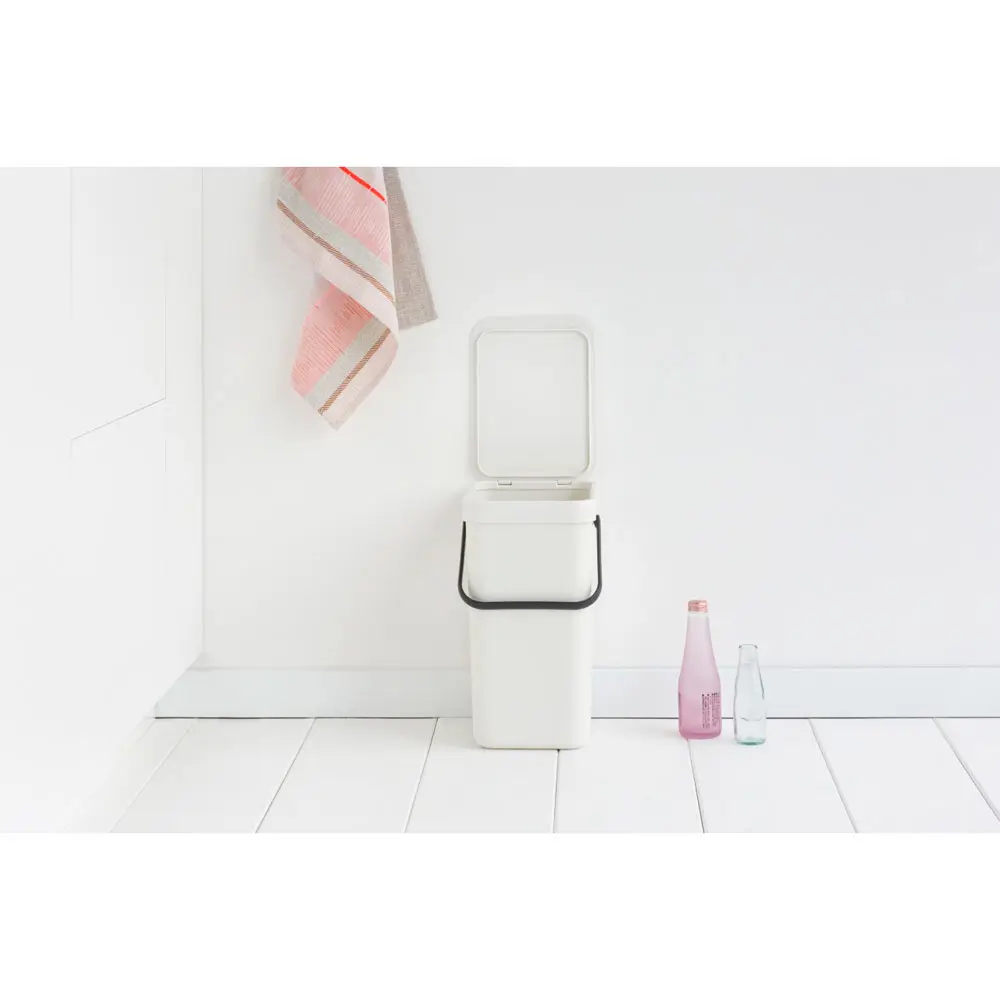 Фото 5 Ведро мусорное Brabantia Sort & Go 109782 12л цвет белый Фото 5 Ведро мусорное Brabantia Sort & Go 109782 12л цвет белый