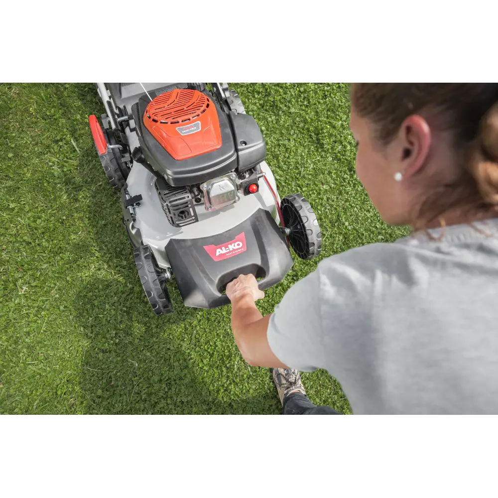 Фото 8 Газонокосилка бензиновая самоходная Al-ko EASY4.60 SP-S 2.7 л.с 46 см Фото 8 Газонокосилка бензиновая самоходная Al-ko EASY4.60 SP-S 2.7 л.с 46 см