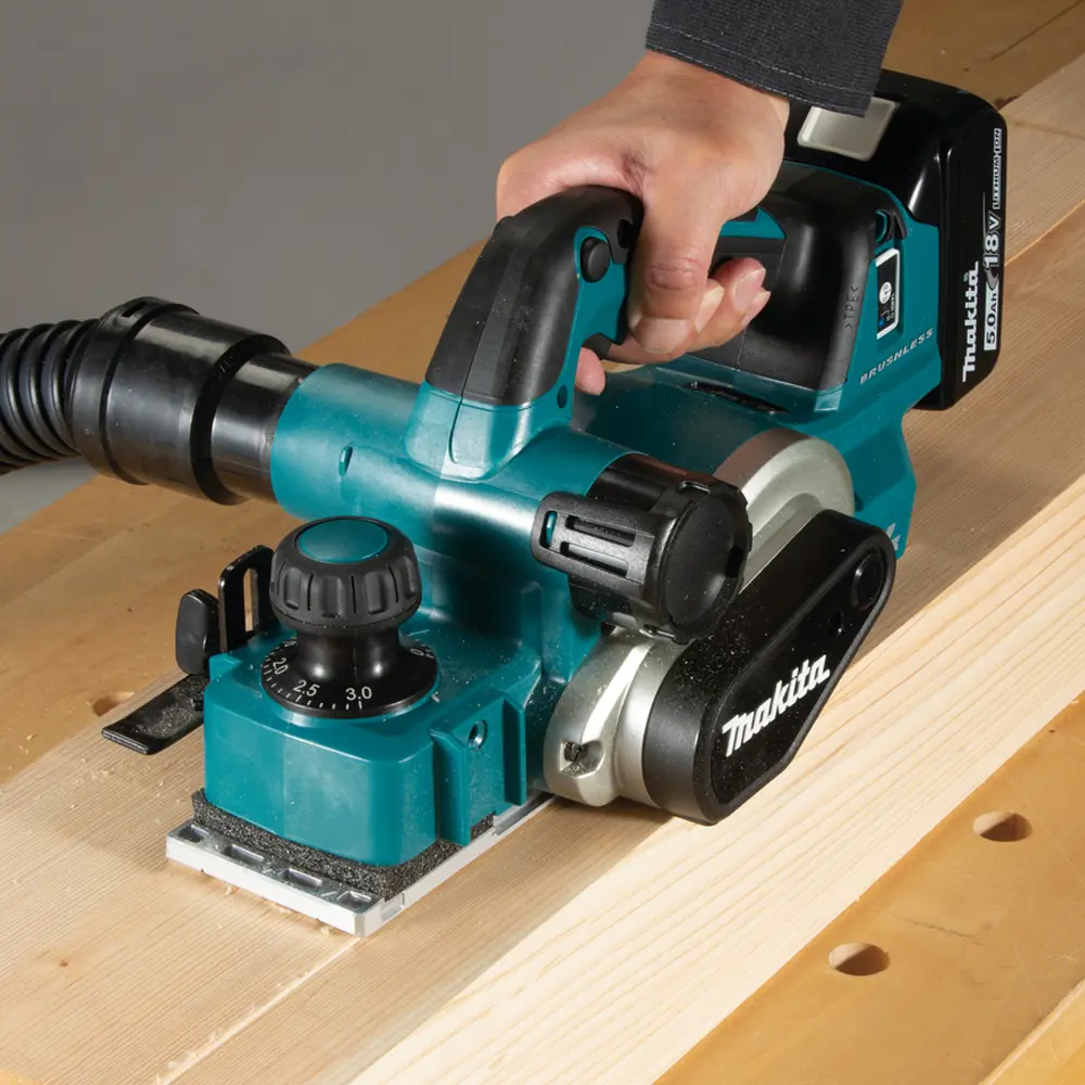 Фото 3 Рубанок аккумуляторный бесщеточный Makita DKP181Z, 18 В Li-Ion, 82 мм, без АКБ и ЗУ Фото 3 Рубанок аккумуляторный бесщеточный Makita DKP181Z, 18 В Li-Ion, 82 мм, без АКБ и ЗУ
