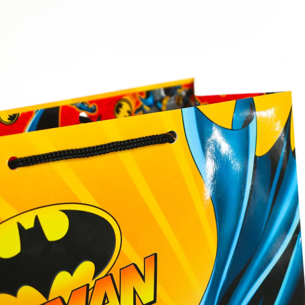 Фото 4 Пакет подарочный ND Play Batman 220x310x100 мм цвет красно-жёлтый Фото 4 Пакет подарочный ND Play Batman 220x310x100 мм цвет красно-жёлтый