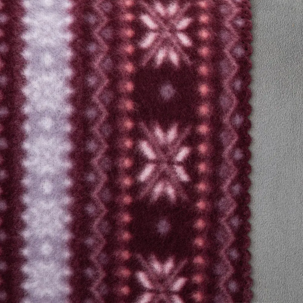 Фото 2 Плед Экономь и я 6881734, 150x200 см, флис, цвет бордовый Фото 2 Плед Экономь и я 6881734, 150x200 см, флис, цвет бордовый