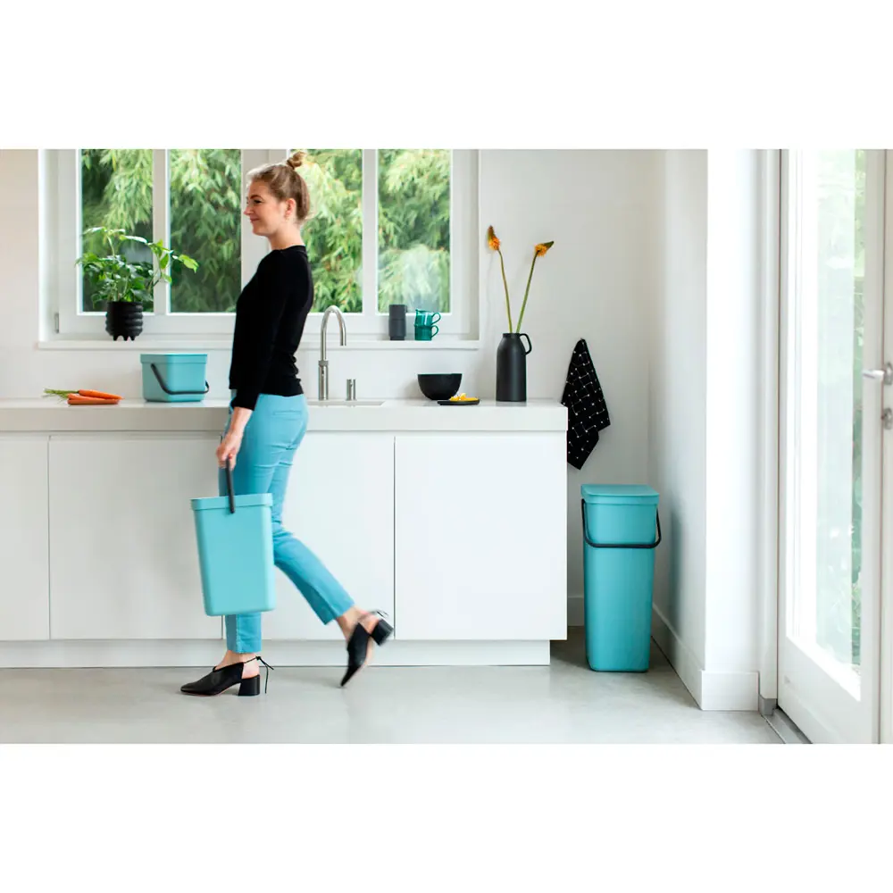 Фото 9 Ведро для мусора Brabantia Sort&Go 251085 40л цвет мятный Фото 9 Ведро для мусора Brabantia Sort&Go 251085 40л цвет мятный