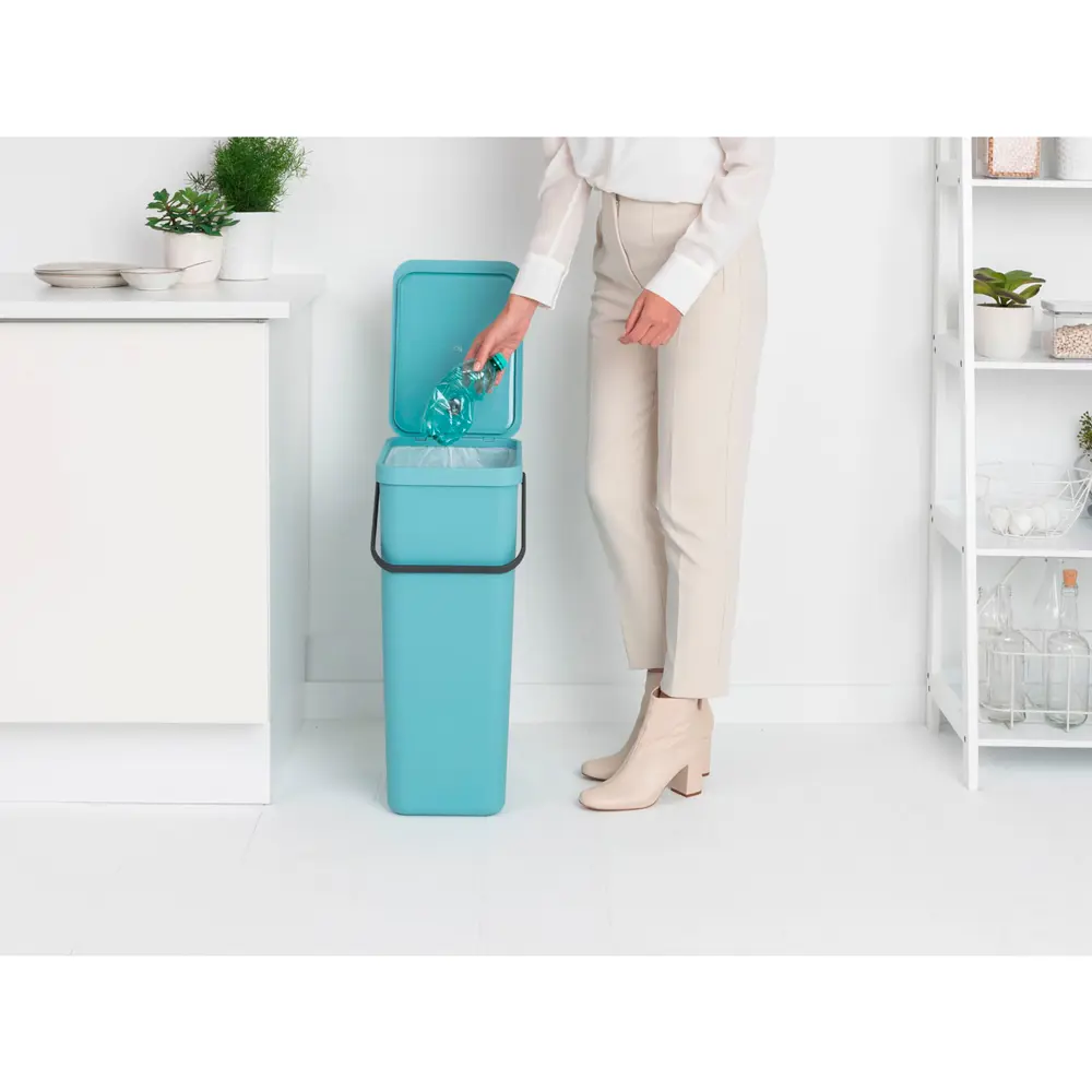 Фото 12 Ведро для мусора Brabantia Sort&Go 251085 40л цвет мятный Фото 12 Ведро для мусора Brabantia Sort&Go 251085 40л цвет мятный