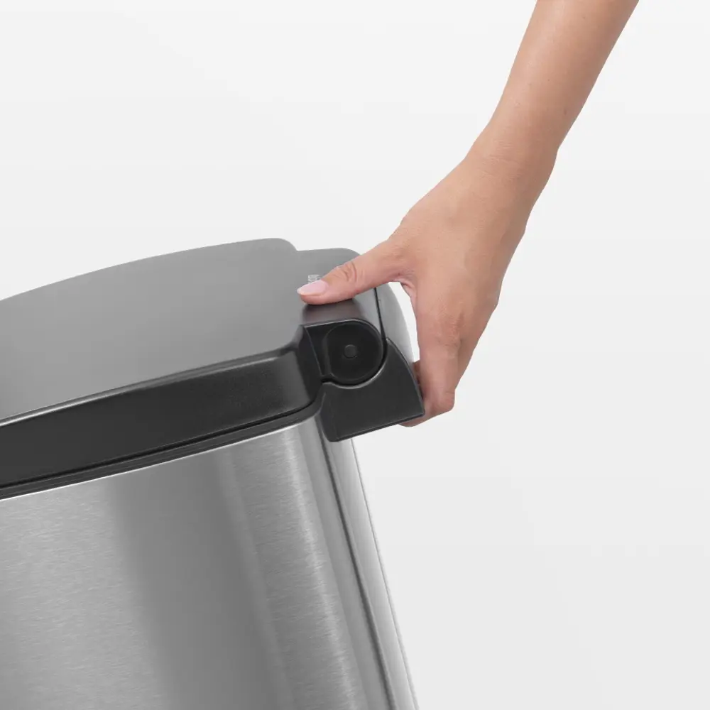 Фото 7 Ведро для мусора Brabantia Pedal Bin 369407 25л цвет сталь Фото 7 Ведро для мусора Brabantia Pedal Bin 369407 25л цвет сталь