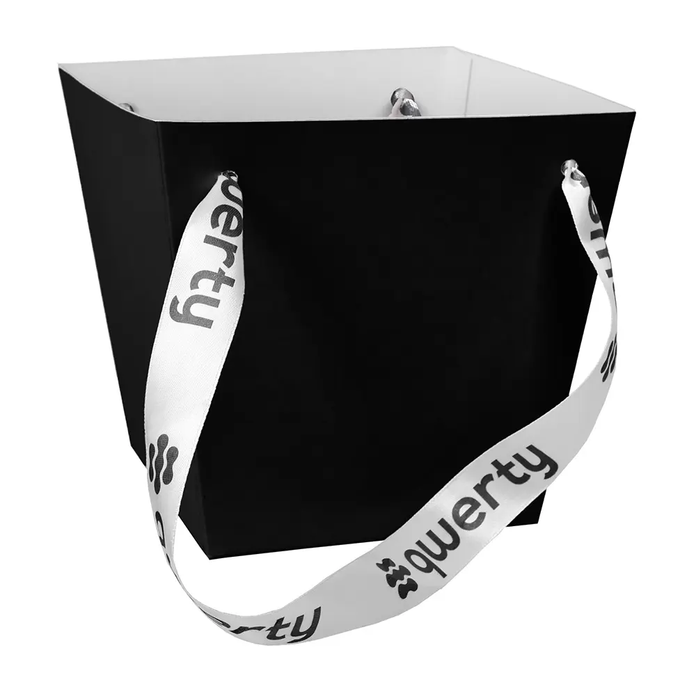 Фото 2 Пакет для цветов Qwerty "Призма" высота 15 см чёрный, с ручками Фото 2 Пакет для цветов Qwerty "Призма" высота 15 см чёрный, с ручками