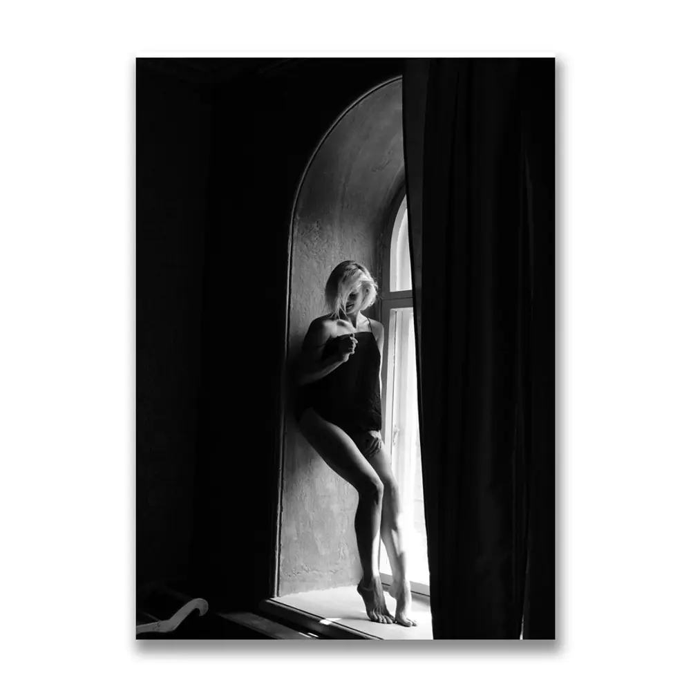 Фото Картина на холсте Девушка у окна 50x70 см Фото Картина на холсте Девушка у окна 50x70 см