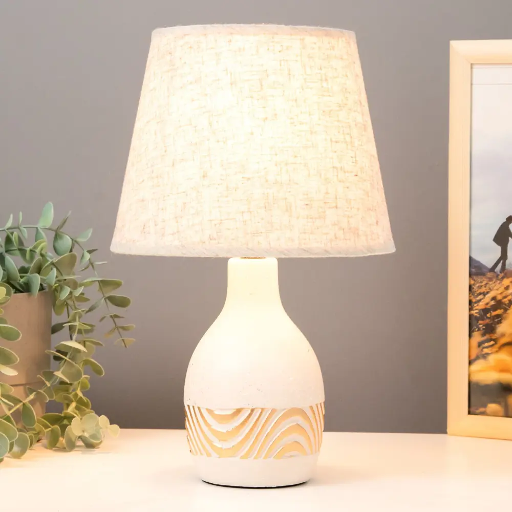 Фото 2 Настольная лампа RISALUX 6250882 16543 F761TT-1388 цвет белый Фото 2 Настольная лампа RISALUX 6250882 16543 F761TT-1388 цвет белый