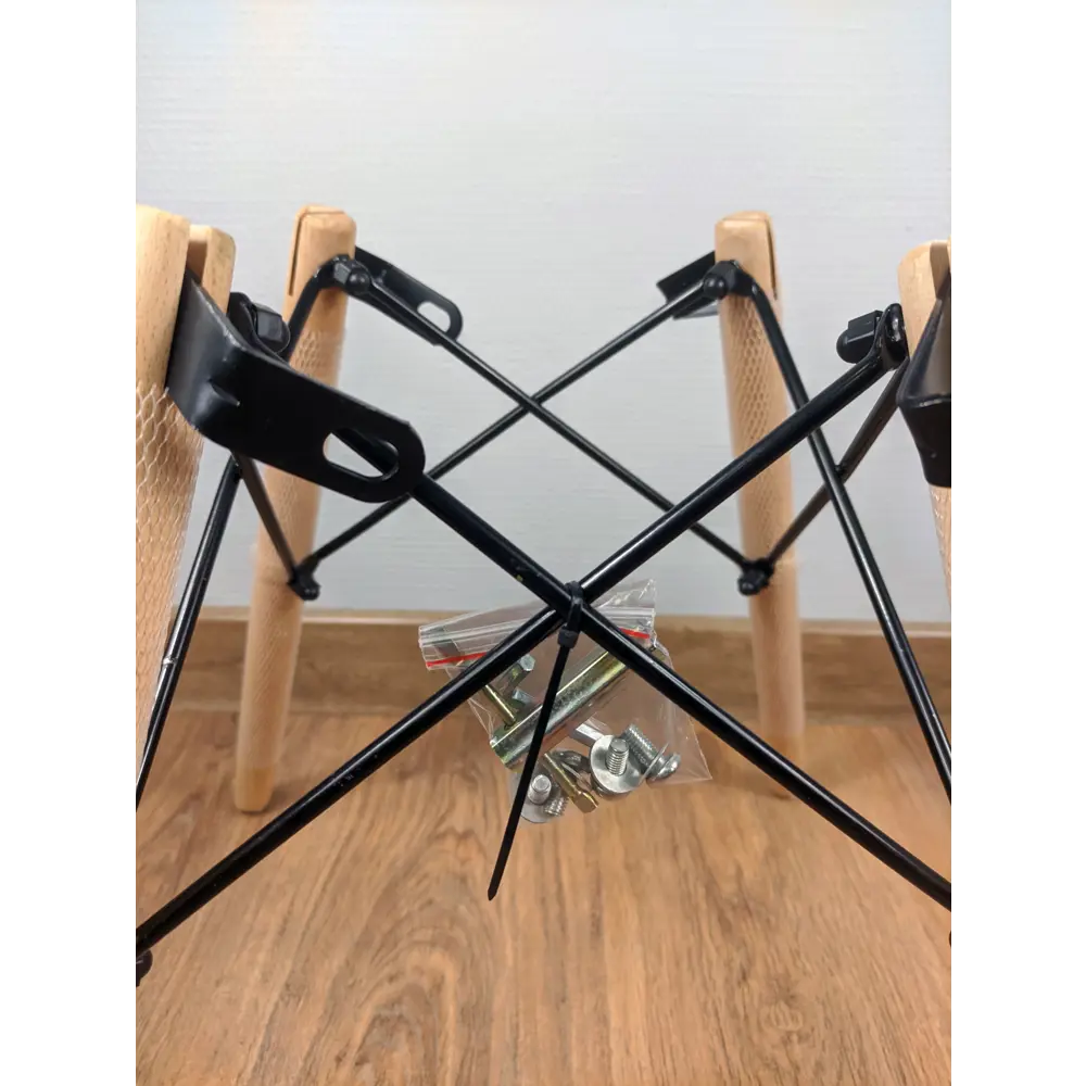 Фото 3 Комплект стульев 2 шт White wall black tattoo Eames 46x41x81 см пластик белый Фото 3 Комплект стульев 2 шт White wall black tattoo Eames 46x41x81 см пластик белый