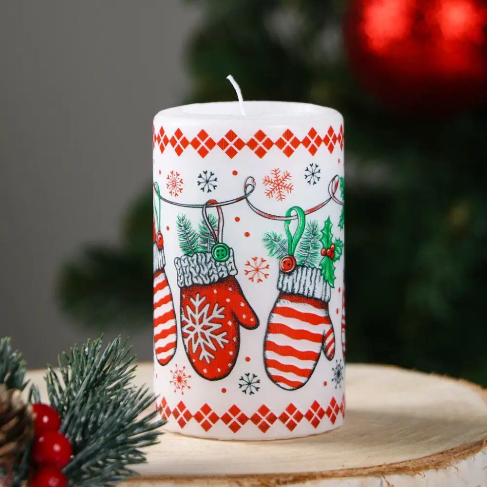 Фото Свеча-цилиндр "С Новым годом! Варежки" 6x10 см, 30 ч, 227 г, графика Фото Свеча-цилиндр "С Новым годом! Варежки" 6x10 см, 30 ч, 227 г, графика