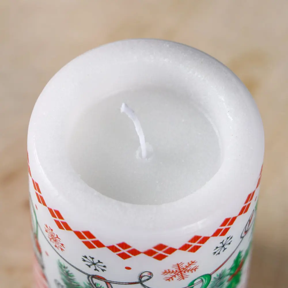 Фото 2 Свеча-цилиндр "С Новым годом! Варежки" 6x10 см, 30 ч, 227 г, графика Фото 2 Свеча-цилиндр "С Новым годом! Варежки" 6x10 см, 30 ч, 227 г, графика