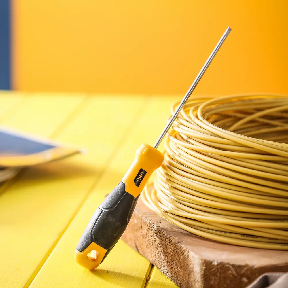 Фото 4 Отвертка шлицевая Deli Tools DL6331001, SL3x100 мм Фото 4 Отвертка шлицевая Deli Tools DL6331001, SL3x100 мм