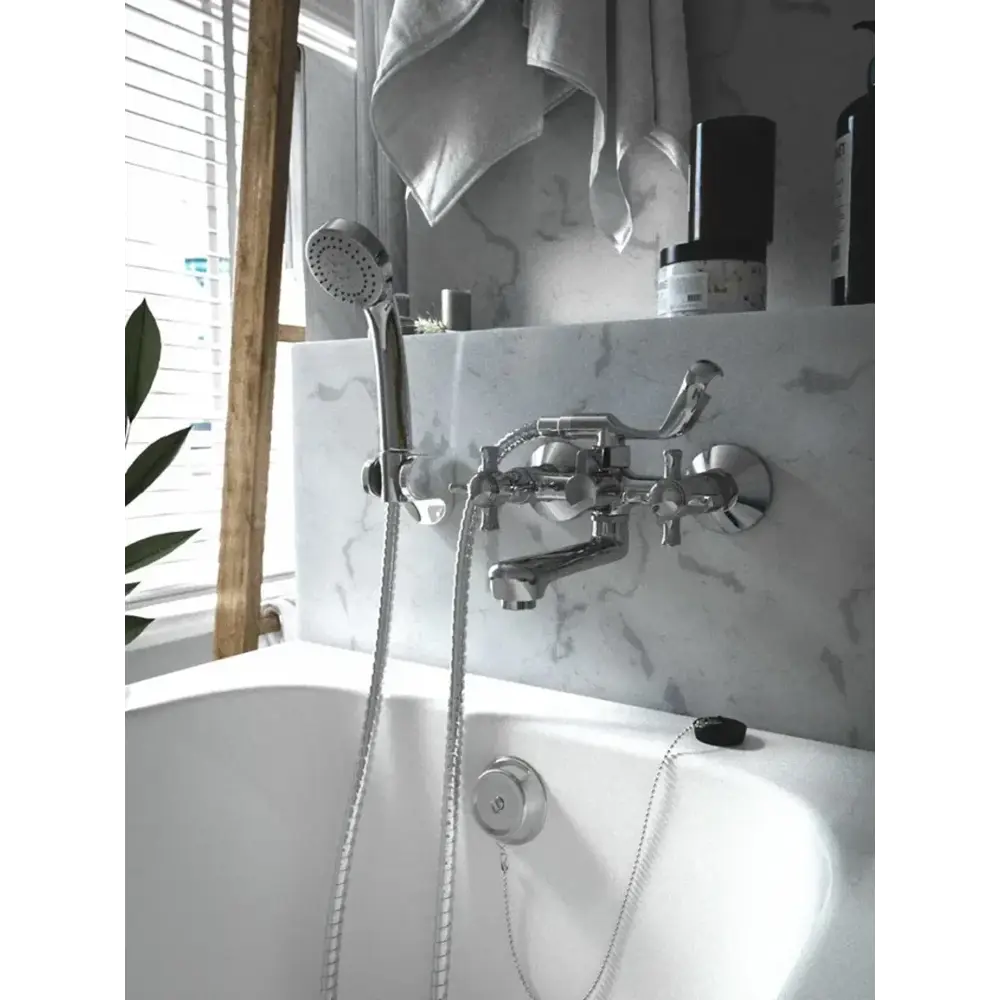 Фото Смеситель для ванны Konner Edel EDL2500 6088162 двухвентильный с душевой лейкой цвет хром Фото Смеситель для ванны Konner Edel EDL2500 6088162 двухвентильный с душевой лейкой цвет хром