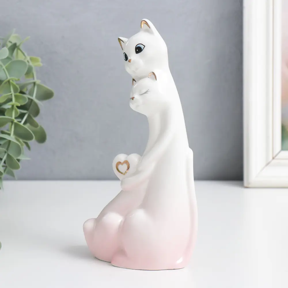 Фото 4 Фигурка "Кошки - объятия с сердечком" с золотом 17.8 см Фото 4 Фигурка "Кошки - объятия с сердечком" с золотом 17.8 см