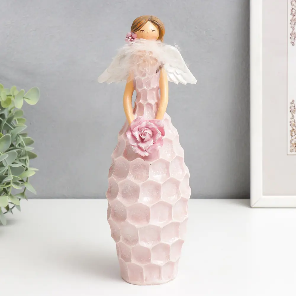 Фото Фигурка "Девушка в розовом платье-сотах с розочкой" 9.5x8x25.5 см Фото Фигурка "Девушка в розовом платье-сотах с розочкой" 9.5x8x25.5 см