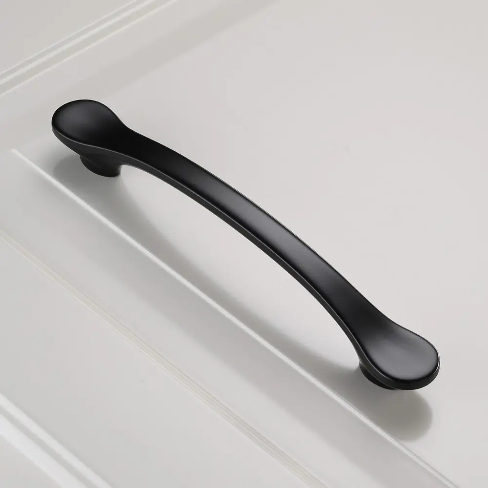 Фото 4 Мебельная ручка-скоба GTV VENICE L-128 черный матовый 128 мм Фото 4 Мебельная ручка-скоба GTV VENICE L-128 черный матовый 128 мм