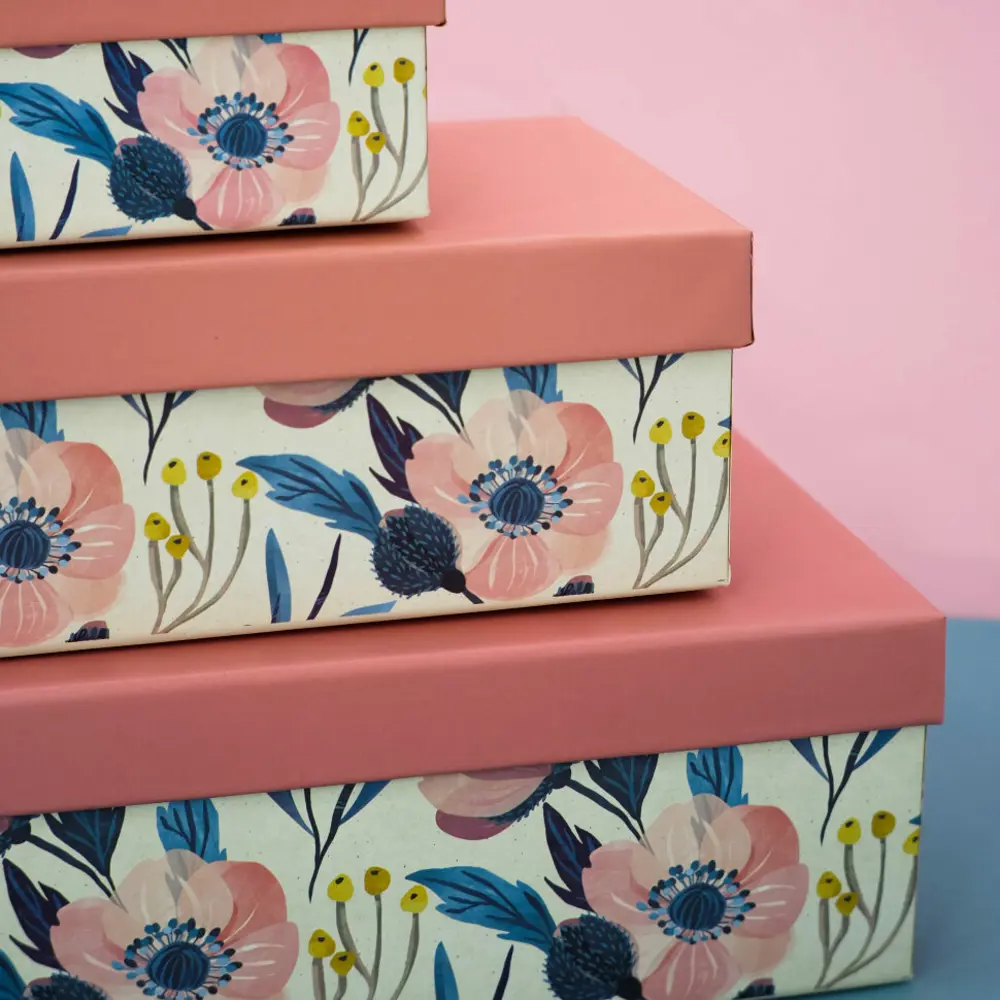Фото 2 Набор подарочных коробок Nobrand 3 в 1 «Flowers» 23x16x9.5 см, 21x14x8.5 см, 18x12x7 см Фото 2 Набор подарочных коробок Nobrand 3 в 1 «Flowers» 23x16x9.5 см, 21x14x8.5 см, 18x12x7 см
