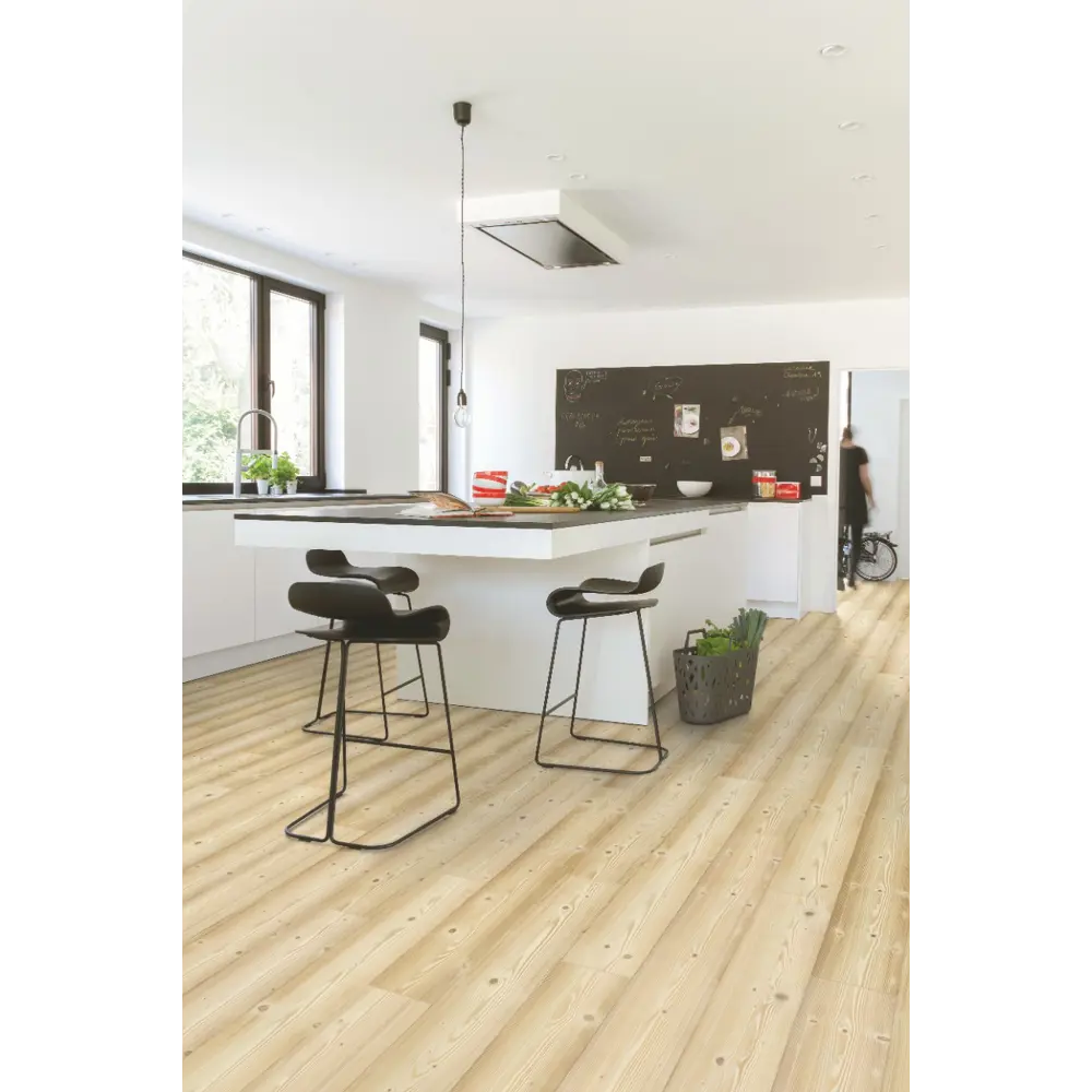 Фото Ламинат Quick Step Сосна натуральная 32 класс толщина 8 мм с фаской 1.835 м² Фото Ламинат Quick Step Сосна натуральная 32 класс толщина 8 мм с фаской 1.835 м²