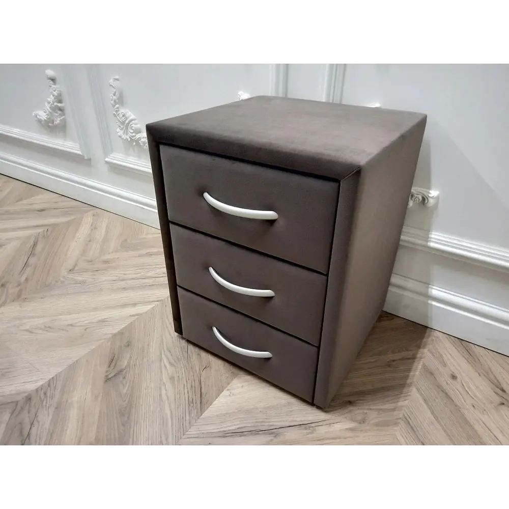 Фото 4 Тумба прикроватная DG-home Estetika Rivera 40x52x38 см 3 ящика ЛДСП цвет коричневый Фото 4 Тумба прикроватная DG-home Estetika Rivera 40x52x38 см 3 ящика ЛДСП цвет коричневый