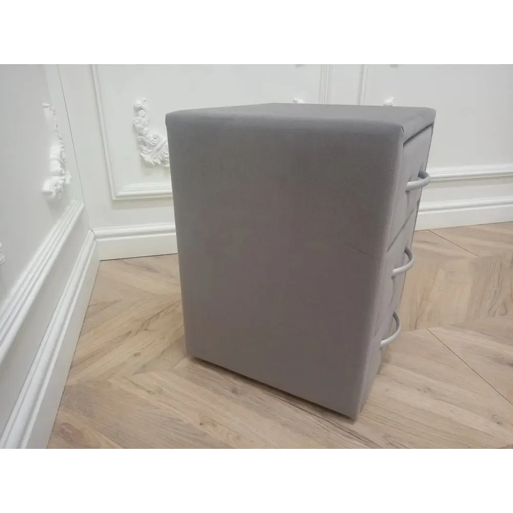 Фото 2 Тумба прикроватная DG-home Estetika Enigma 40x52x38 см 3 ящика ЛДСП цвет бежево-серый Фото 2 Тумба прикроватная DG-home Estetika Enigma 40x52x38 см 3 ящика ЛДСП цвет бежево-серый