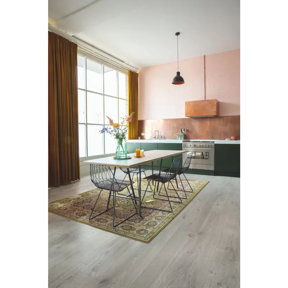 Фото ПВХ плитка Quick Step Дуб хлопковый светло-серый 33 класс толщина 5 мм 1.873 м², цена за упаковку Фото ПВХ плитка Quick Step Дуб хлопковый светло-серый 33 класс толщина 5 мм 1.873 м², цена за упаковку