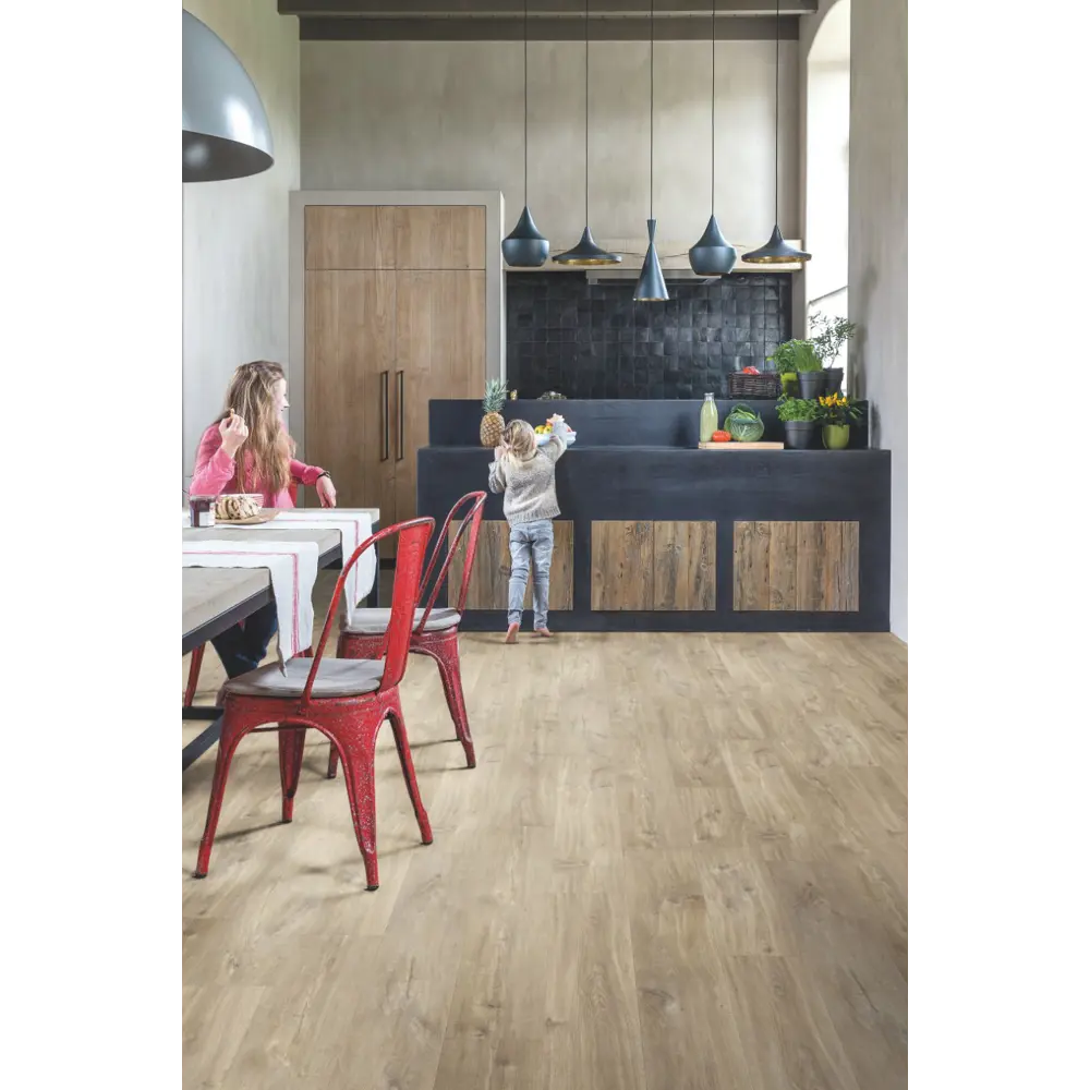 Фото ПВХ плитка Quick Step Дуб каньон светло-коричневый пилёный 32 класс толщина 4.5 мм 2.105 м², цена за упаковку Фото ПВХ плитка Quick Step Дуб каньон светло-коричневый пилёный 32 класс толщина 4.5 мм 2.105 м², цена за упаковку