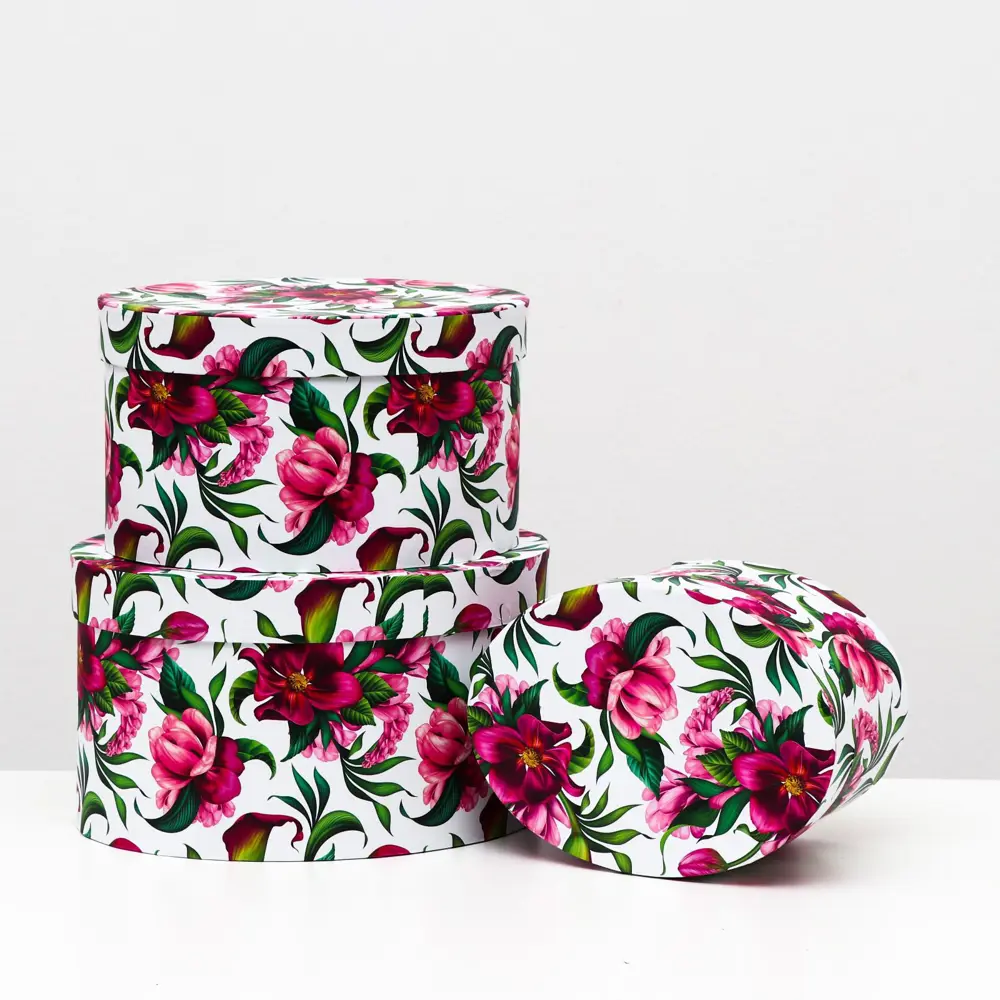 Фото Набор овальных коробок 3 в 1 "Розовые лилии" 27x21.6x15.3 - 21x15.2x12.3 см Фото Набор овальных коробок 3 в 1 "Розовые лилии" 27x21.6x15.3 - 21x15.2x12.3 см