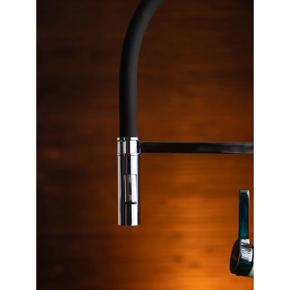 Фото 3 Смеситель для кухни однорычажный Brnou Br760-2 высота 18.5 см цвет бело-черный Фото 3 Смеситель для кухни однорычажный Brnou Br760-2 высота 18.5 см цвет бело-черный